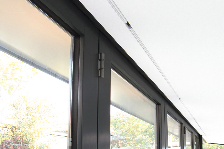 Bifold door wall with concealed blinds No blinds